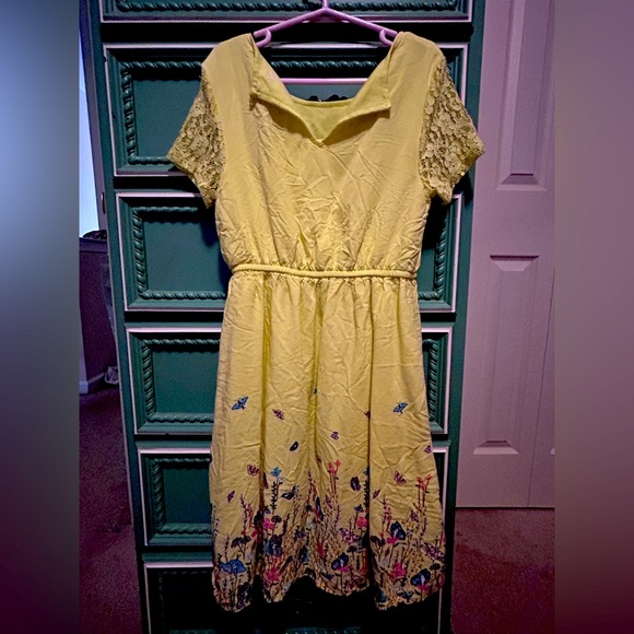 Cute summery dress with lace top detail - Picture 1 of 5